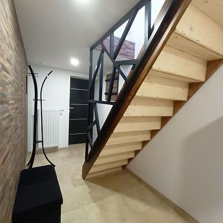 Appartement Independant La Tour Des Tuileries Aydoilles Exterior foto